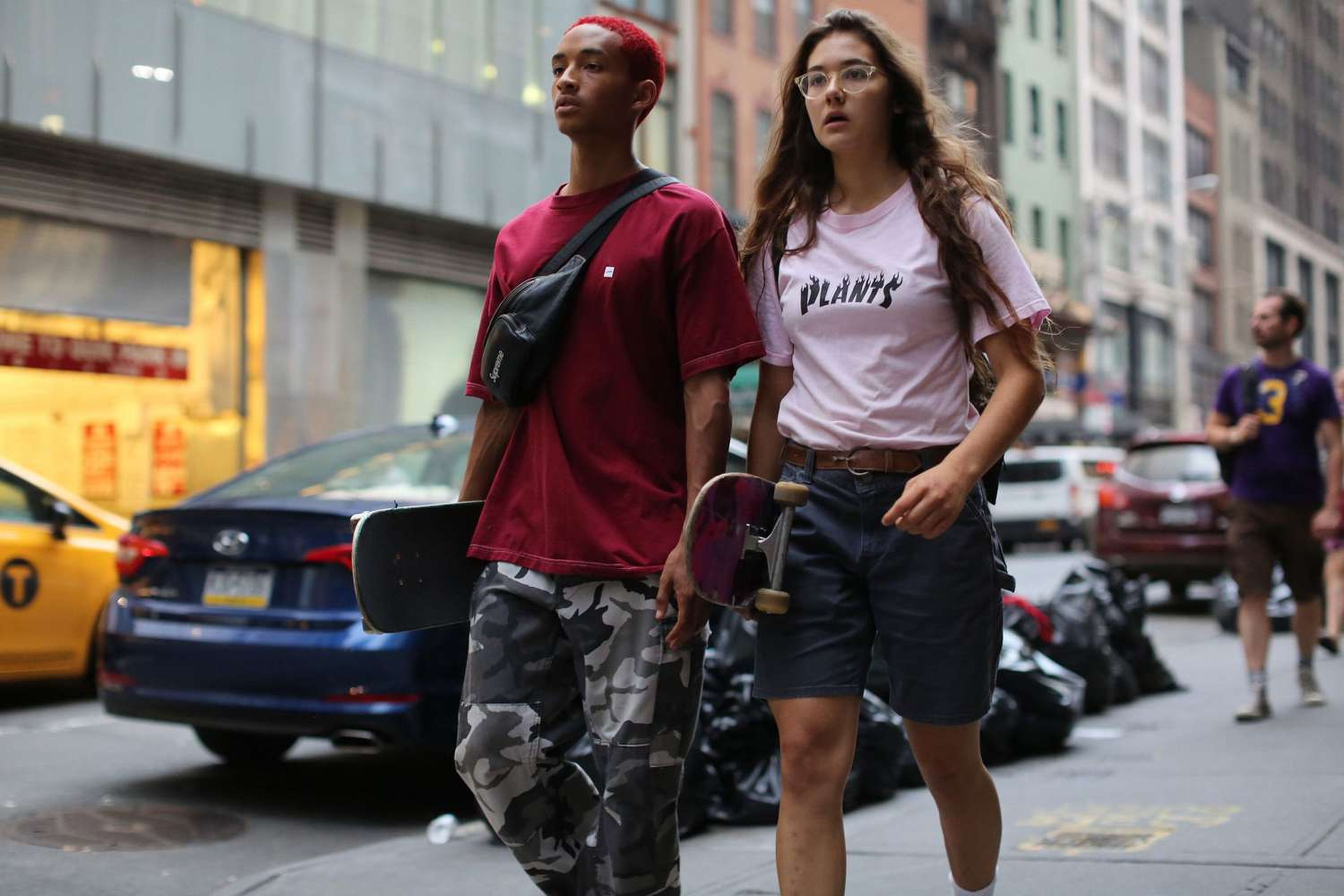Jaden Smith (izq.) en Skate Kitchen (2018)