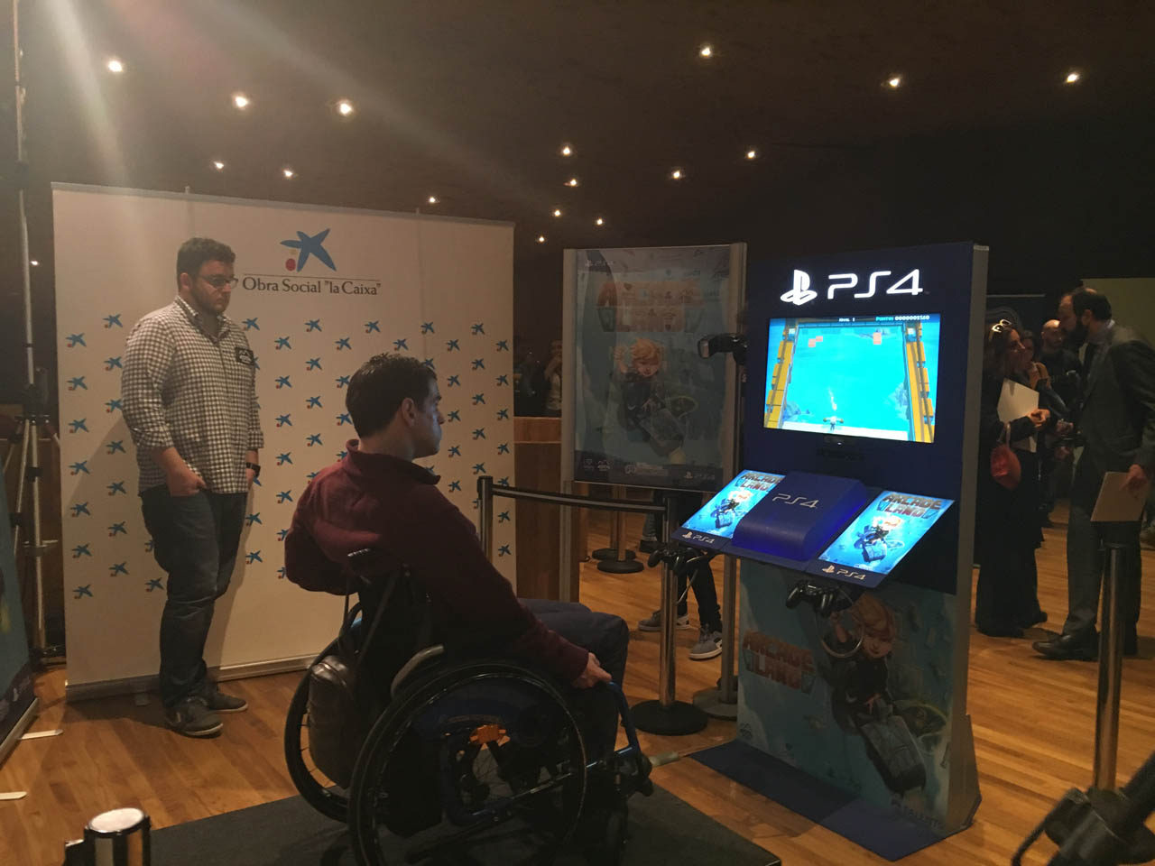 Álvaro Galán probando Arcade Land Álvaro Galán probando Arcade Land