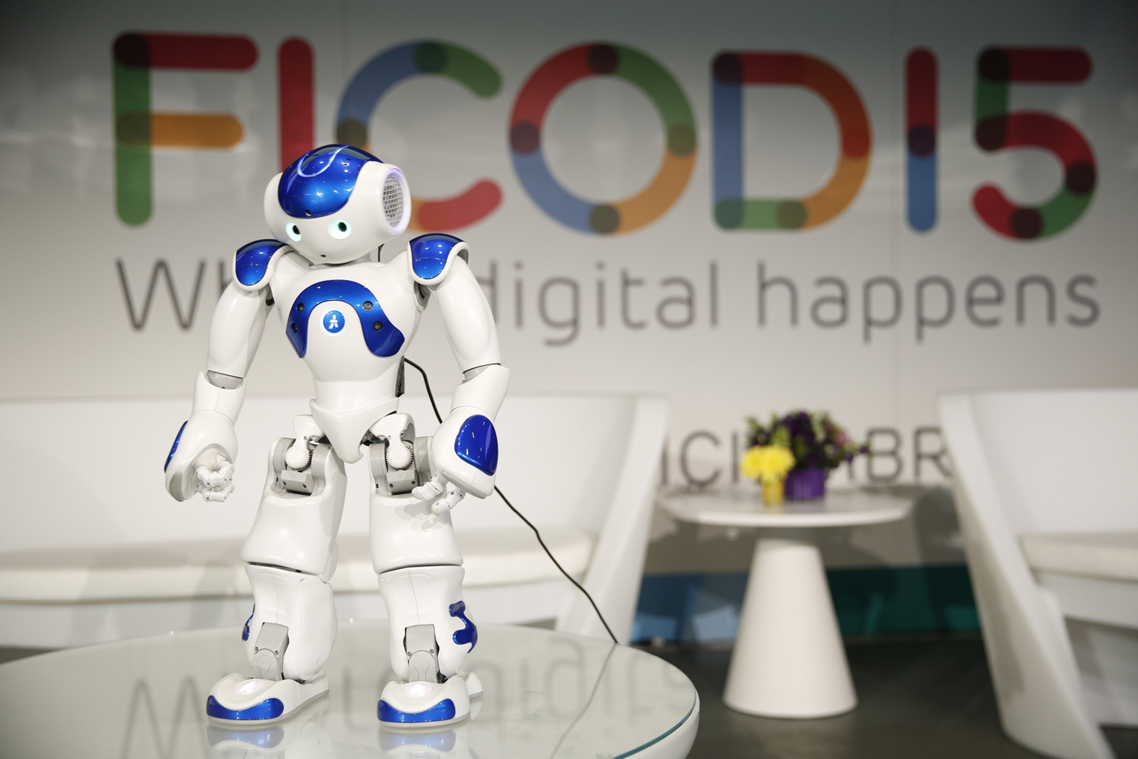 El robot Nao entrevistó a Víctor Calvo Sotelo en la presentación de FICOD 2015