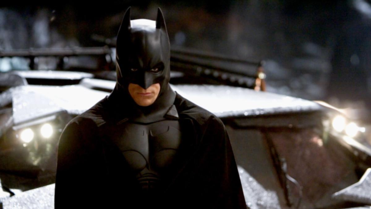 El Caballero Oscuro - Así le quedaba a Christian Bale el traje de Batman de  Val Kilmer | Hobbyconsolas