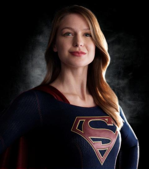 Supergirl: imágenes de Melissa Benoist con su traje para la serie de TV |  Hobbyconsolas