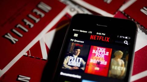 Interfaz móvil Netflix Aplicación de Netflix vista desde un móvil