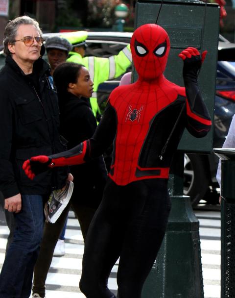 Traje negro de Spider-Man en el rodaje de Spider-Man: Lejos de casa Traje negro de Spider-Man en el rodaje de Spider-Man: Lejos de casa