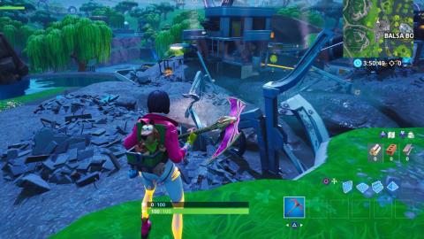 Fortbyte entre un campamento, una gasolinera y una huella monstruosa Fortbyte entre un campamento, una gasolinera y una huella monstruosa