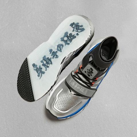 Las zapatillas de Goku Ultra Instinto Las zapatillas de Goku Ultra Instinto