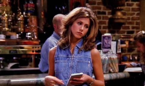 Friends - Rachel trabajando en el Central Perk