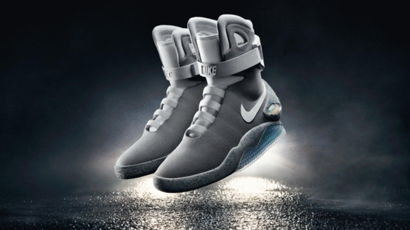 Regreso al futuro: Michael J. Fox se prueba las Nike Air MAG que salen la venta en 2016 | Hobbyconsolas